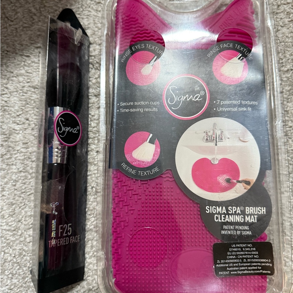 Sigma Beauty Spa Brush Cleaning Mat in Vibrant Pink